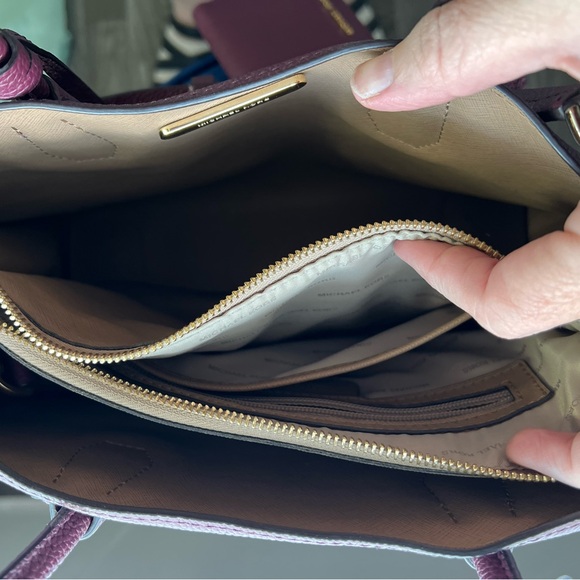 MK Mercer Pebbled Leather large tote w/ crossbody strap and matching wallet - Picture 3 of 4